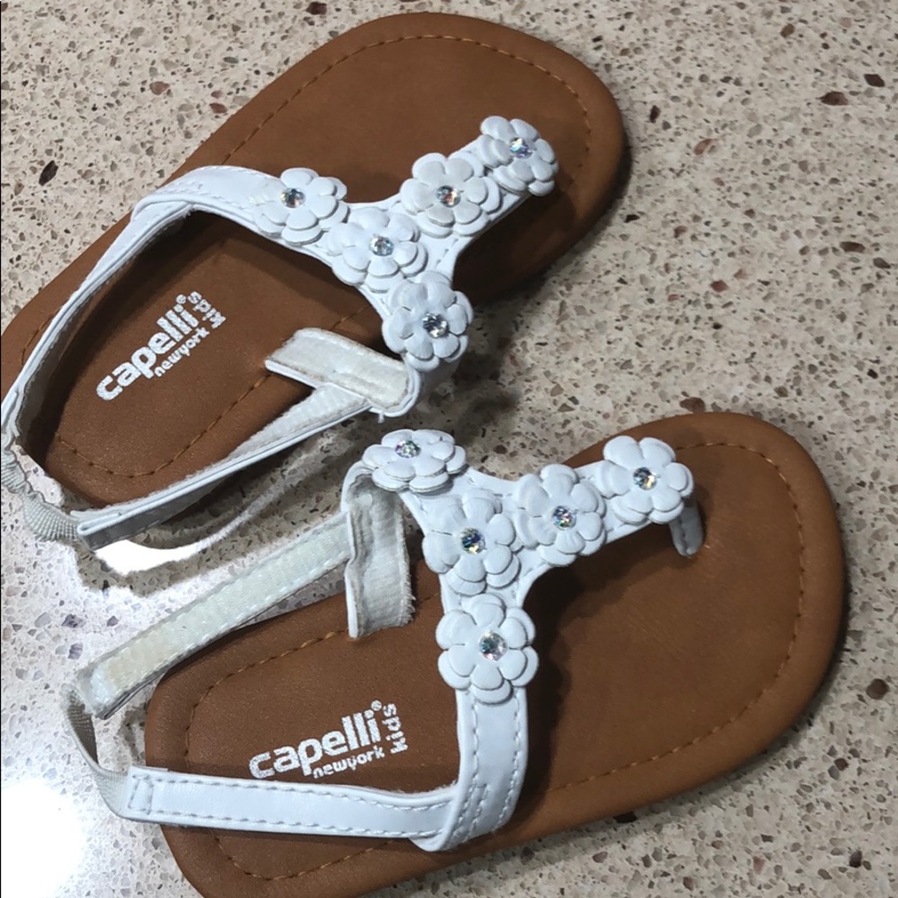 Girls capelli sandals never worn